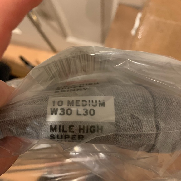 Levi's
Women's Mile High Super Skinny Jeans - Picture 8 of 13